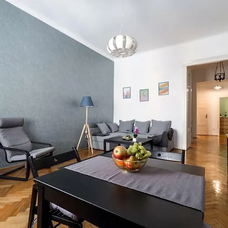 Katona Downtown & Quiet Neighborhood Apartment Budapest